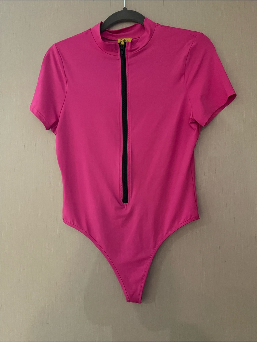 Daisy xl NWT Hot Pink Short-Sleeve One-Piece Front black Zip bodysuit